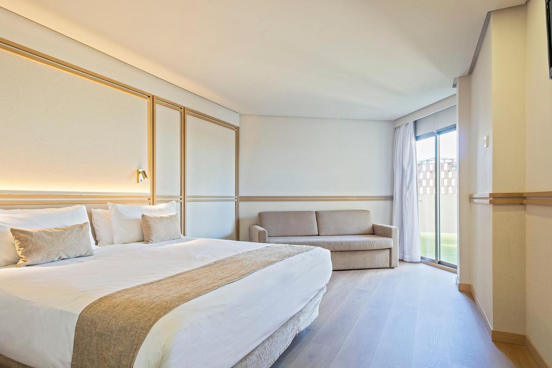 Suite Junior con vistas laterales al mar (4 adultos)